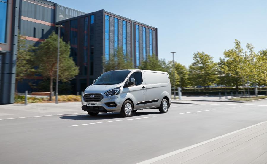  Ford Transit Custom PHEV LWB 2018 года  (EU) (фото 2 из 10)